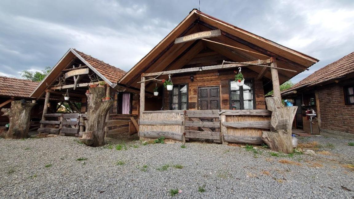 Casa Rustic Feher & Fekete Vendeghazak Sovata Eksteriør bilde