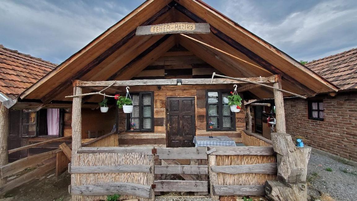 Casa Rustic Feher & Fekete Vendeghazak Sovata Eksteriør bilde