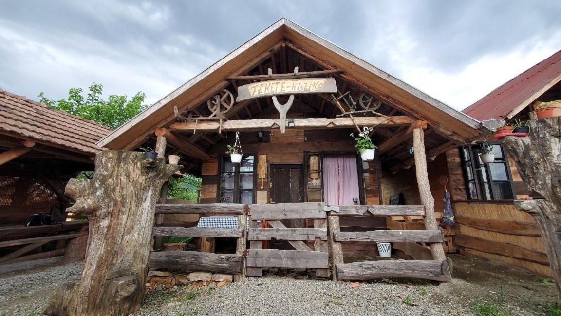 Casa Rustic Feher & Fekete Vendeghazak Sovata Eksteriør bilde