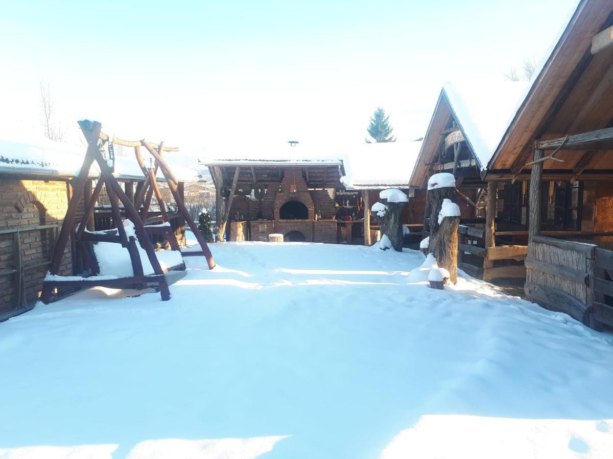 Casa Rustic Feher & Fekete Vendeghazak Sovata Eksteriør bilde