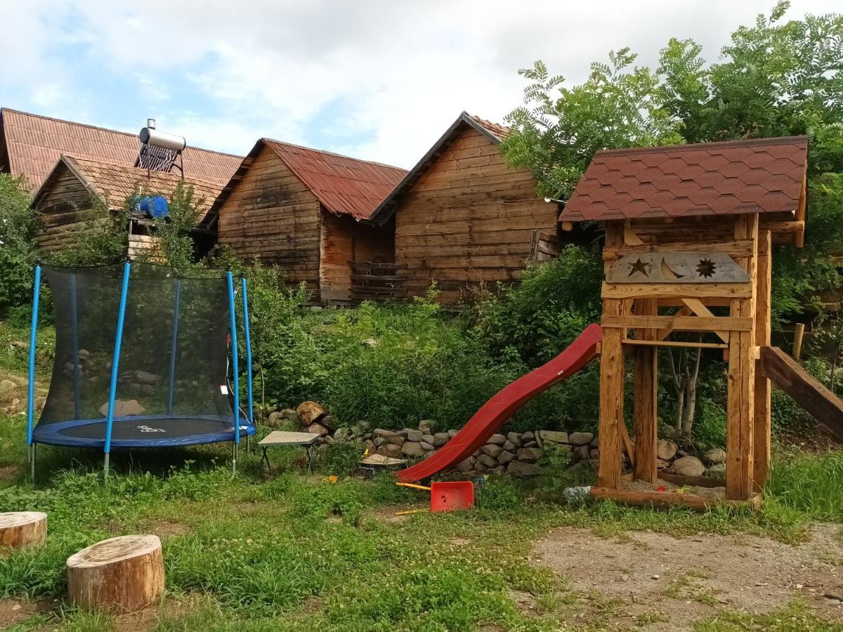Casa Rustic Feher & Fekete Vendeghazak Sovata Eksteriør bilde